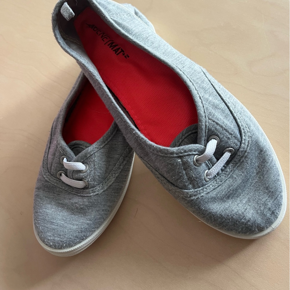 🌸 5/$20 - Size 7 - Canvas Sneakers - Worn Once